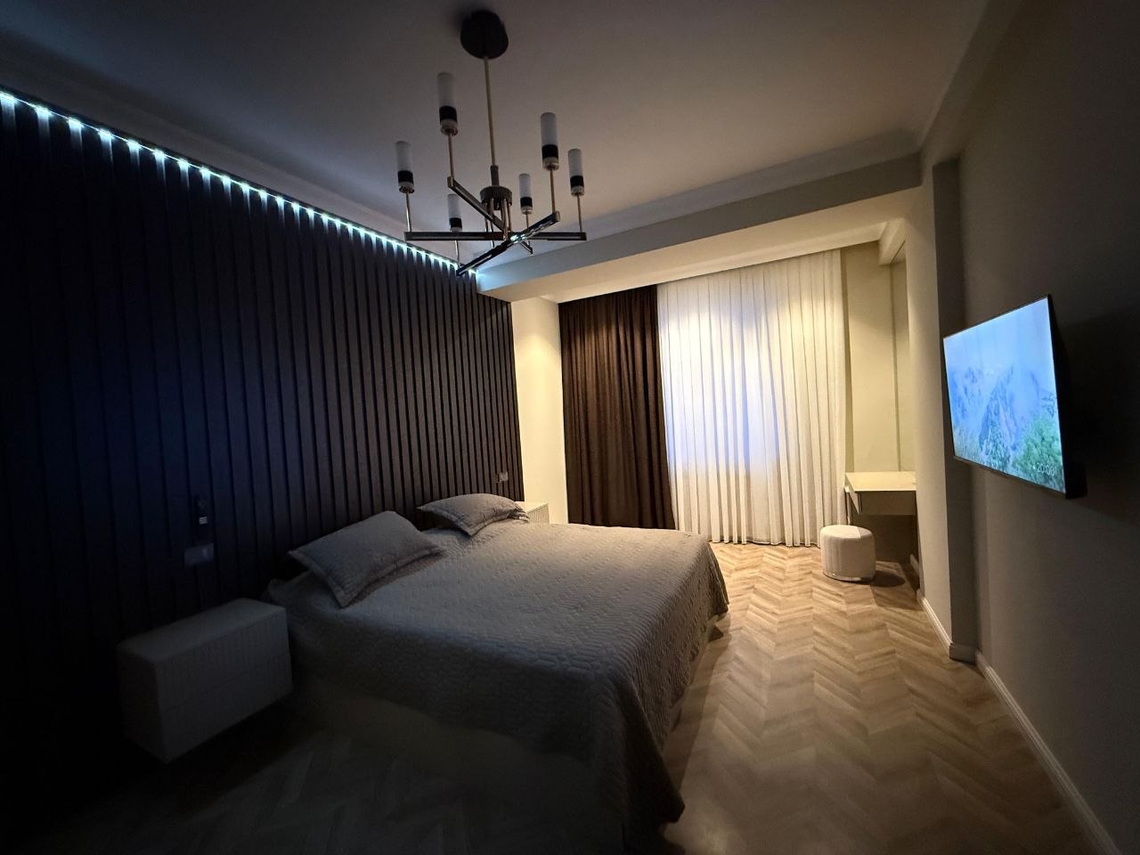 Сдается 3-комнатная квартира у метро 8 Ноября, 140 м²