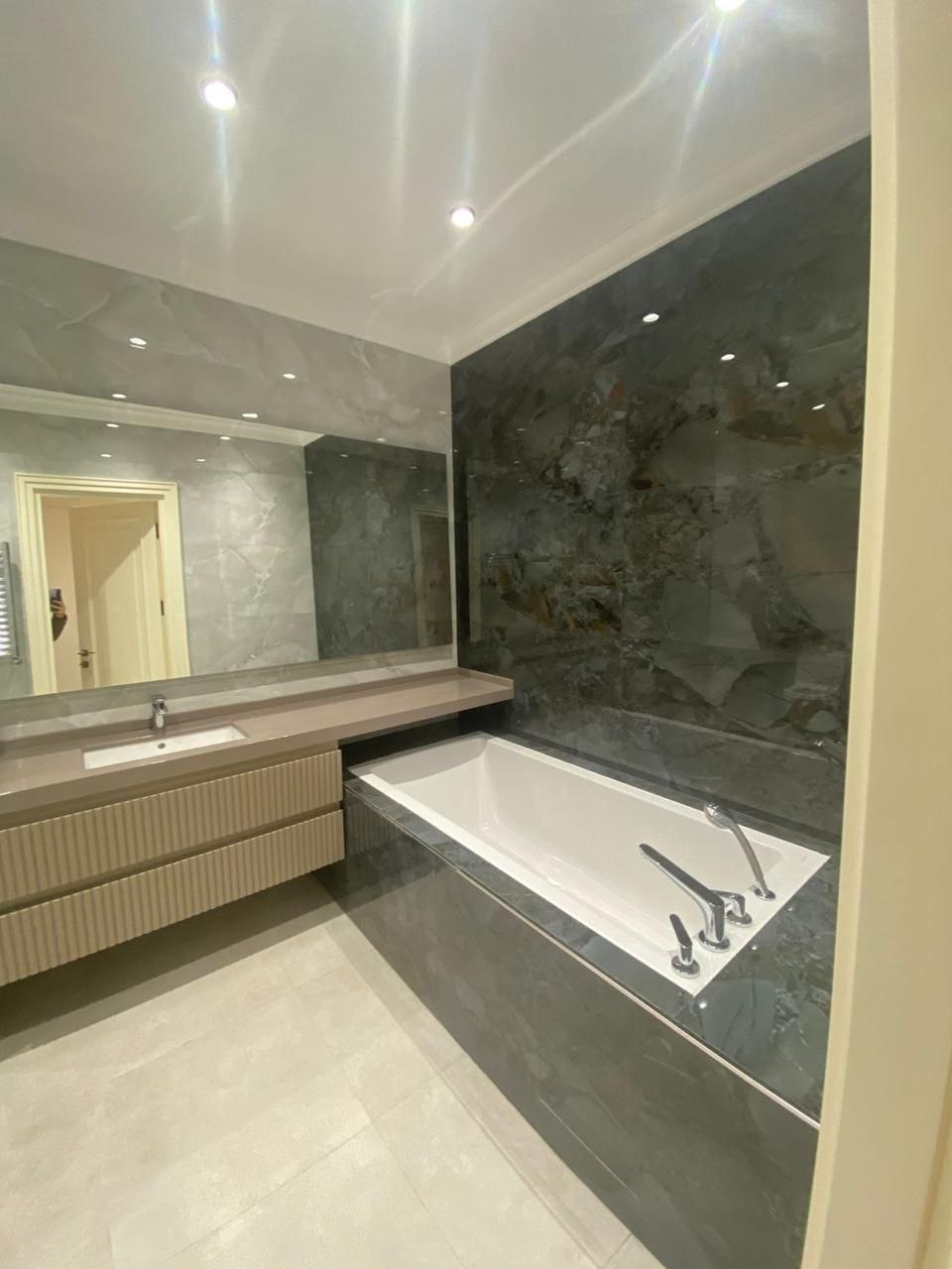 Bakü'de Kiralık 3 Odalı Daire — Aylık 4.000 AZN - Foto 3