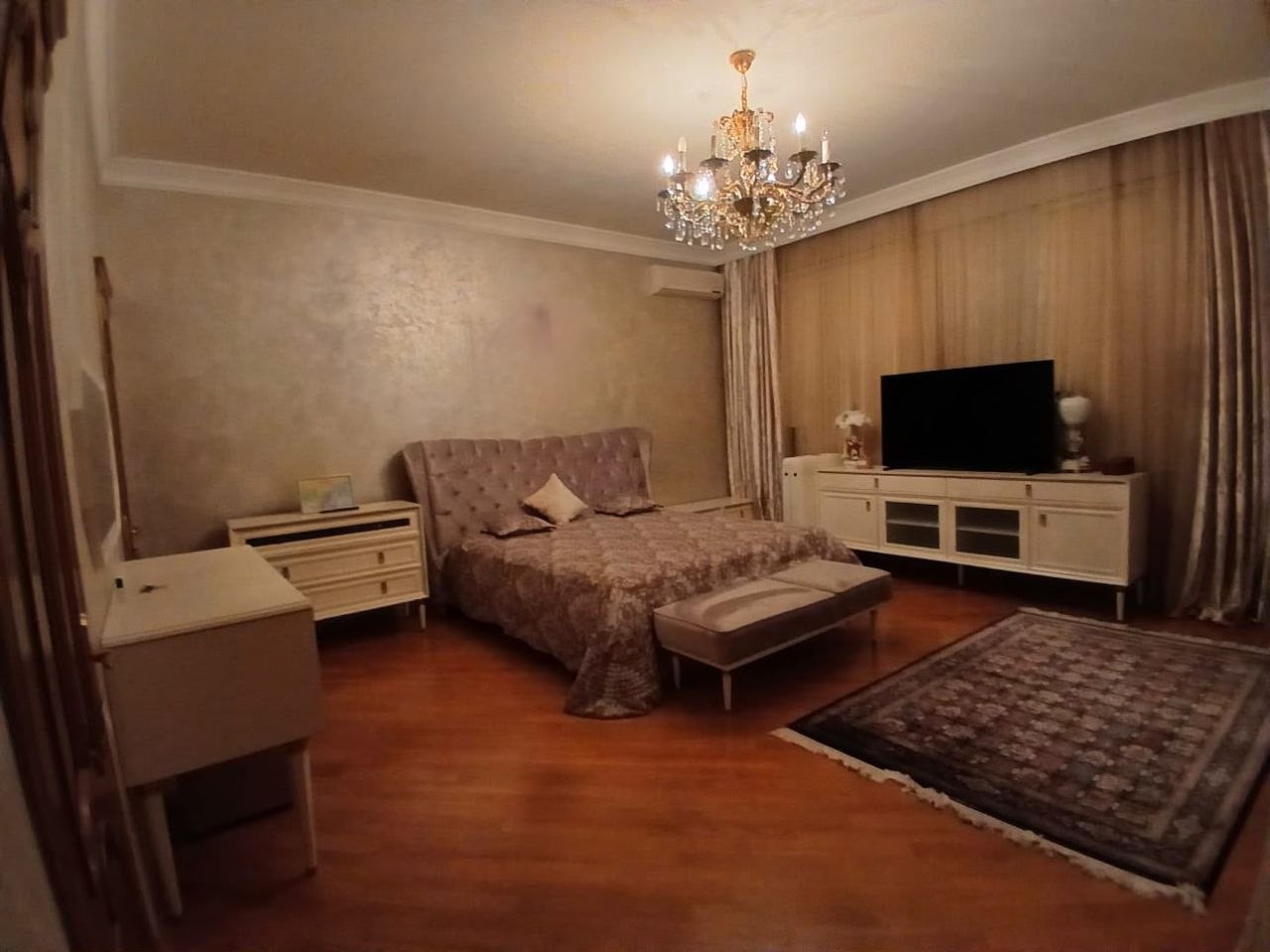 Сдается 4-комнатная квартира, 215 м², возле Медицинского университета и Avrasiya Hospital