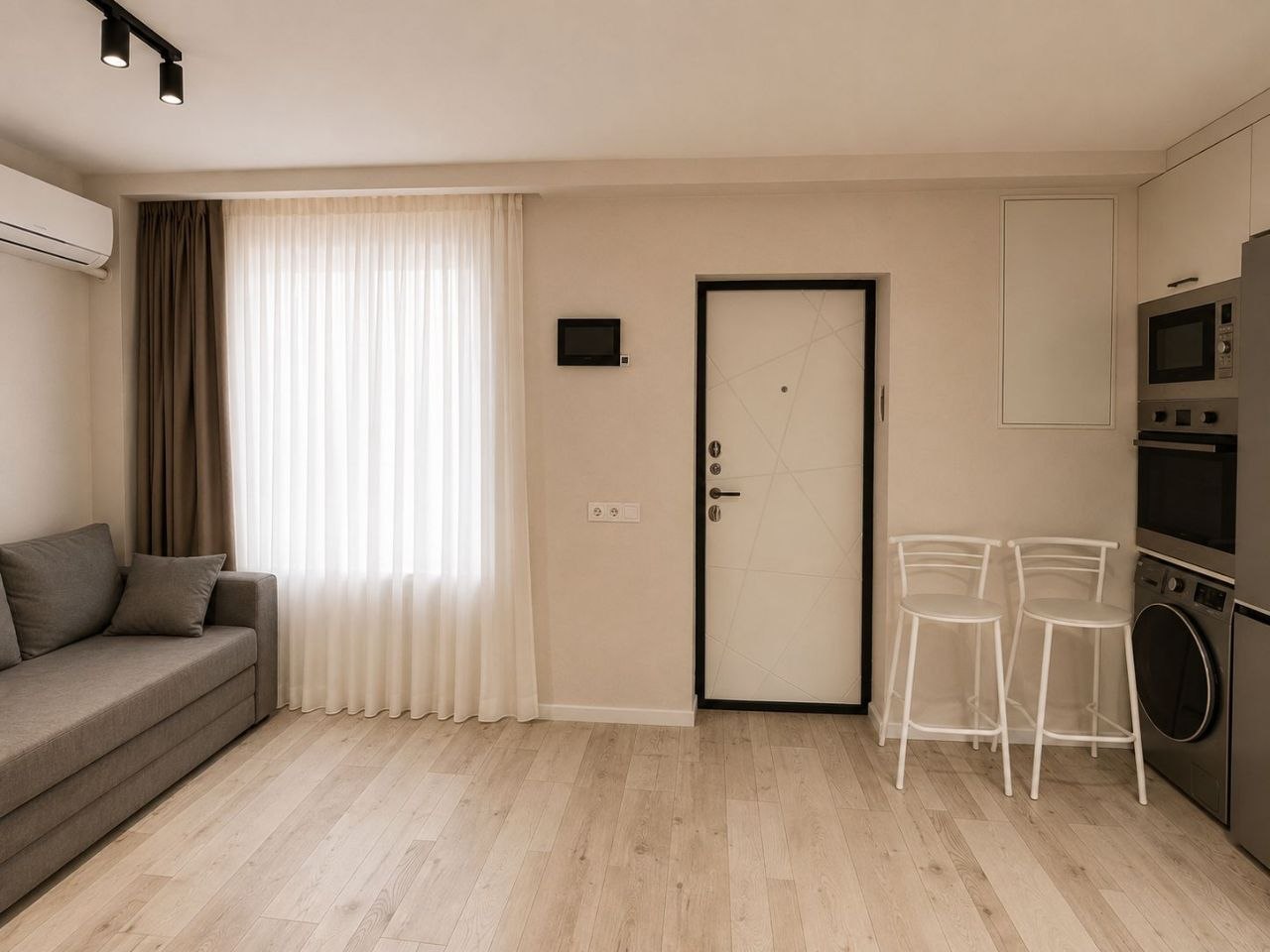 Сдается 1-комнатная квартира-студия, 50 м², м. Сахиль (Торговая) - фото 2