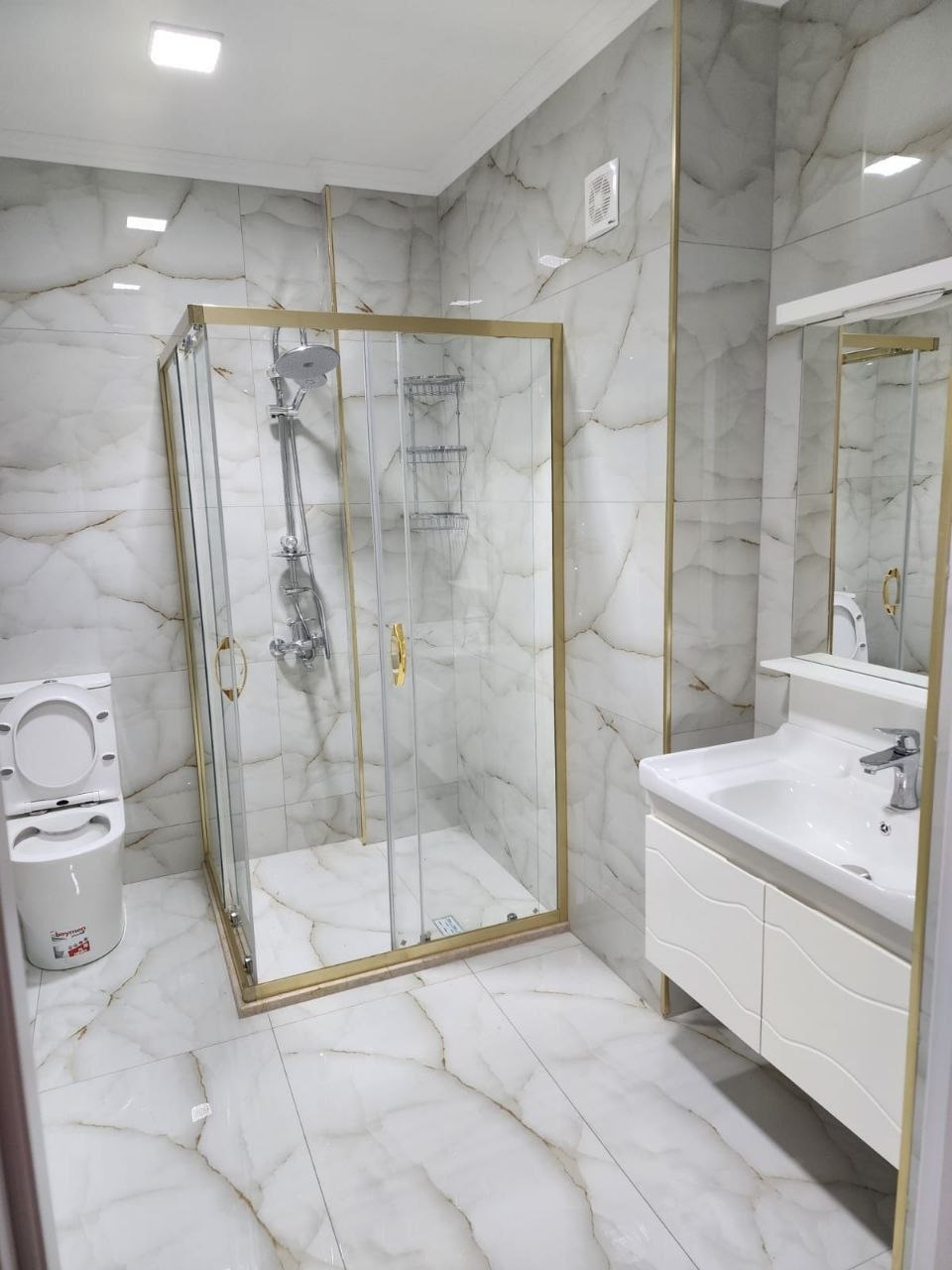 Bakü'de Kiralık 2 Odalı Daire — Aylık 990 AZN