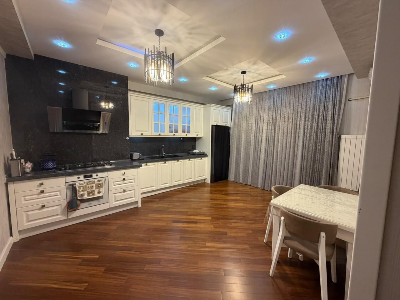 Bakü'de Kiralık 4 Odalı Daire — Aylık 2.100 AZN - Foto 5