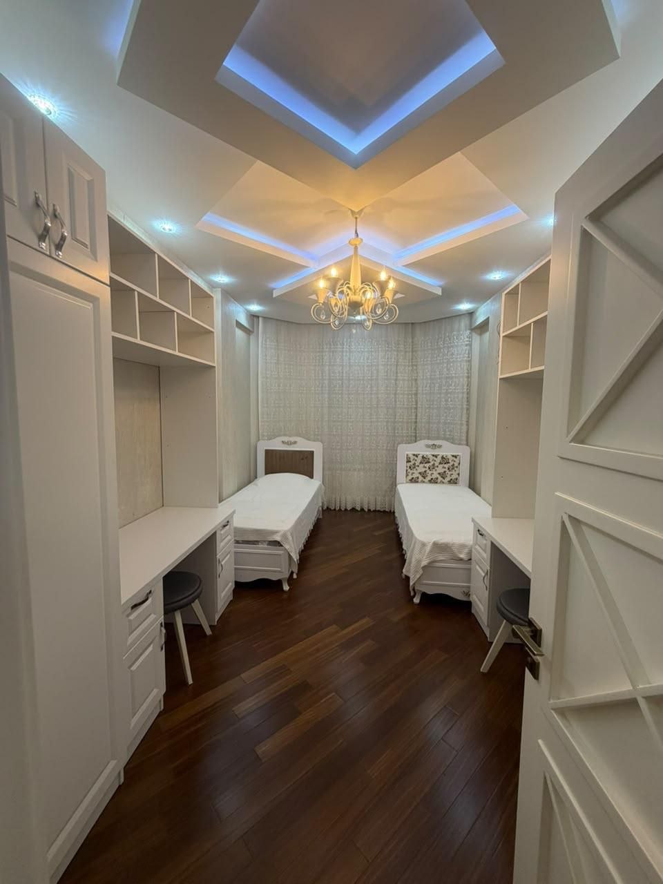 Bakü'de Kiralık 4 Odalı Daire — Aylık 2.100 AZN